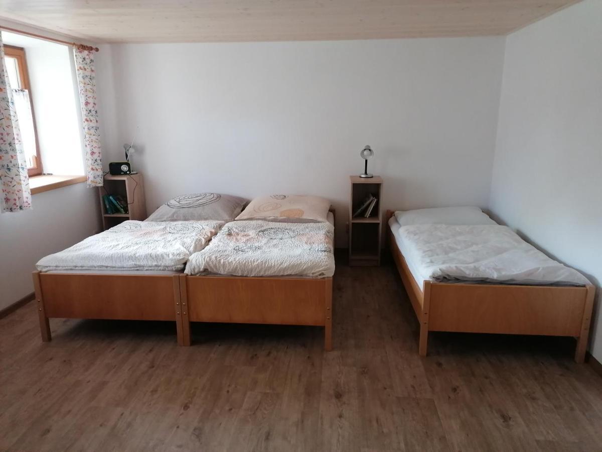 Apartman Na Statku Jilovice Экстерьер фото