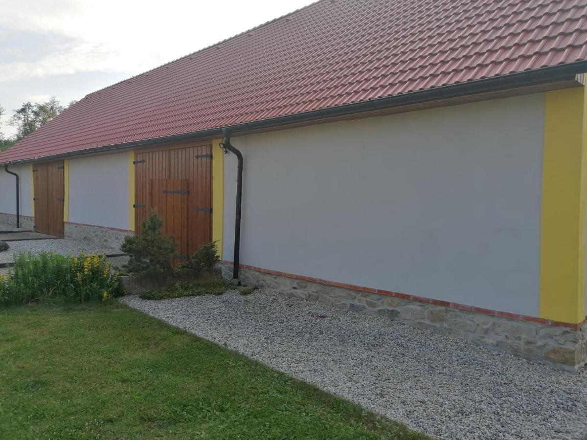 Apartman Na Statku Jilovice Экстерьер фото